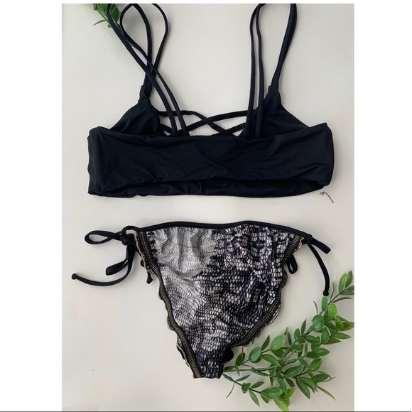 Two bathing suits! - Picture 4 of 6